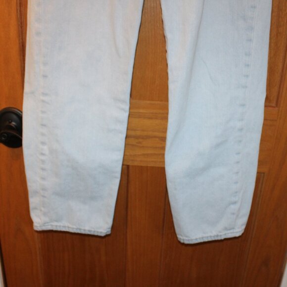 Forever 21 Premium Light Wash Relaxed Fit Jean - Size 29 - Picture 4 of 11